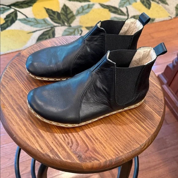 Atlantis barefoot minimalist Chelsea Boots New size 8.5 leather made in Europe - Picture 1 of 9